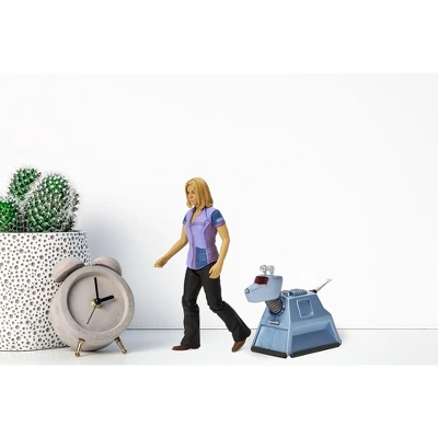 Seven20 Doctor Who 5" Action Figure - Rose Tyler With K-9 - Image 4