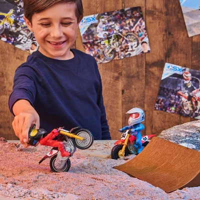 Supercross Race And Wheelie Competition Set With Deluxe Ramp - Image 4