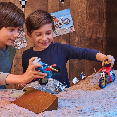 Supercross Race And Wheelie Competition Set With Deluxe Ramp - Image 2