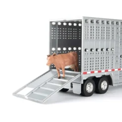 ERTL 1/32 Freightliner 122SD Semi With Livestock Trailer & Cattle 47362